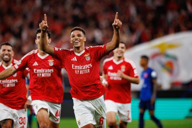 Alexander Bah, SL Benfica ve Atletico de Madrid (Maciej Rogowski) takımları arasında oynanan UEFA Şampiyonlar Ligi maçında gol attıktan sonra kutlama yaparken görüldü.)