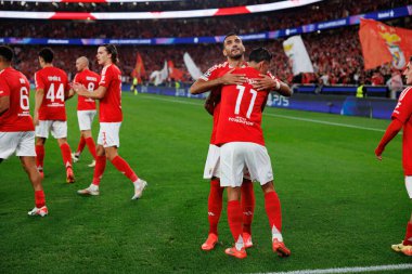 Angel Di Maria, SL Benfica ve Atletico de Madrid (Maciej Rogowski) takımları arasında oynanan UEFA Şampiyonlar Ligi maçında Vangelis Pavlidis ile gol attıktan sonra kutlama yaparken görüldü.)