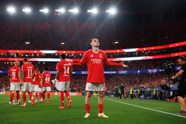 Kerem Akturkoglu, SL Benfica ve Atletico de Madrid (Maciej Rogowski) takımları arasındaki UEFA Şampiyonlar Ligi maçında gol attıktan sonra kutlama yaparken görüldü.)