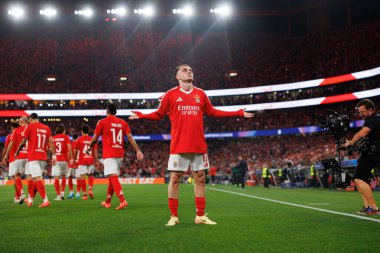 Kerem Akturkoglu, SL Benfica ve Atletico de Madrid (Maciej Rogowski) takımları arasındaki UEFA Şampiyonlar Ligi maçında gol attıktan sonra kutlama yaparken görüldü.)