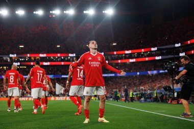 Kerem Akturkoglu, SL Benfica ve Atletico de Madrid (Maciej Rogowski) takımları arasındaki UEFA Şampiyonlar Ligi maçında gol attıktan sonra kutlama yaparken görüldü.)