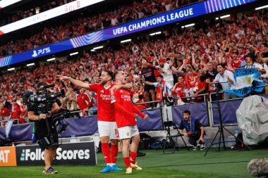 Kerem Akturkoglu, SL Benfica ve Atletico de Madrid (Maciej Rogowski) takımları arasında oynanan UEFA Şampiyonlar Ligi maçında Orkun Kokcu ile gol attıktan sonra kutlama yaparken görüldü.)