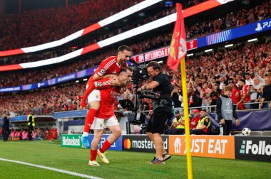 Kerem Akturkoglu, SL Benfica ve Atletico de Madrid (Maciej Rogowski) takımları arasında oynanan UEFA Şampiyonlar Ligi maçında Orkun Kokcu ile gol attıktan sonra kutlama yaparken görüldü.)