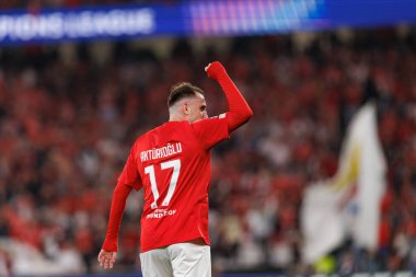 Kerem Akturkoglu, SL Benfica ve Atletico de Madrid (Maciej Rogowski) takımları arasındaki UEFA Şampiyonlar Ligi maçında gol attıktan sonra kutlama yaparken görüldü.)