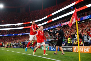 Kerem Akturkoglu, SL Benfica ve Atletico de Madrid (Maciej Rogowski) takımları arasında oynanan UEFA Şampiyonlar Ligi maçında Orkun Kokcu ile gol attıktan sonra kutlama yaparken görüldü.)