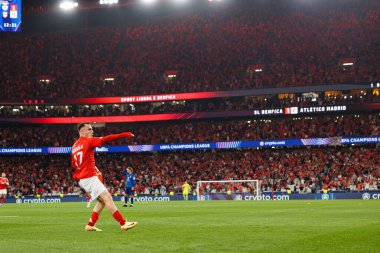 Kerem Akturkoglu, SL Benfica ve Atletico de Madrid (Maciej Rogowski) takımları arasındaki UEFA Şampiyonlar Ligi maçında gol attıktan sonra kutlama yaparken görüldü.)