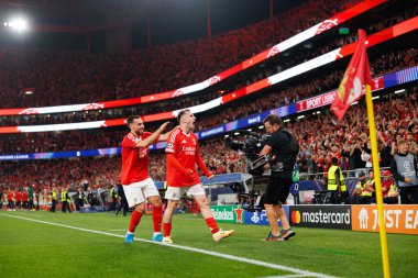 Kerem Akturkoglu, SL Benfica ve Atletico de Madrid (Maciej Rogowski) takımları arasında oynanan UEFA Şampiyonlar Ligi maçında Orkun Kokcu ile gol attıktan sonra kutlama yaparken görüldü.)