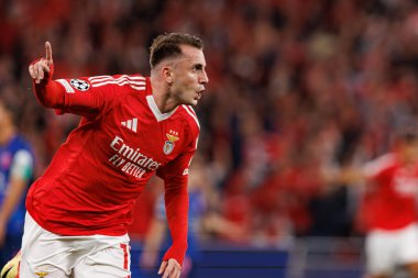 Kerem Akturkoglu, SL Benfica ve Atletico de Madrid (Maciej Rogowski) takımları arasındaki UEFA Şampiyonlar Ligi maçında gol attıktan sonra kutlama yaparken görüldü.)