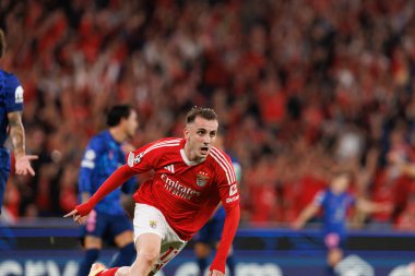 Kerem Akturkoglu, SL Benfica ve Atletico de Madrid (Maciej Rogowski) takımları arasındaki UEFA Şampiyonlar Ligi maçında gol attıktan sonra kutlama yaparken görüldü.)