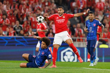 Axel Witsel, Vangelis Pavlidis UEFA Şampiyonlar Ligi maçında SL Benfica ve Atletico de Madrid (Maciej Rogowski) takımları arasında görüldü.)