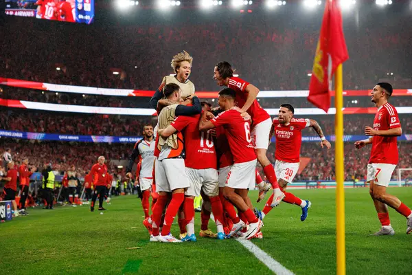 Orkun Kokcu, SL Benfica ve Atletico de Madrid (Maciej Rogowski) takımları arasında oynanan UEFA Şampiyonlar Ligi maçında attığı golü kutlarken görülüyor.)