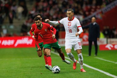 Bruno Fernandes, Piotr Zielinski UEFA Uluslar Ligi maçında PGE Narodowy 'da Polonya ve Portekiz milli takımları arasında görüldü (Maciej Rogowski)
