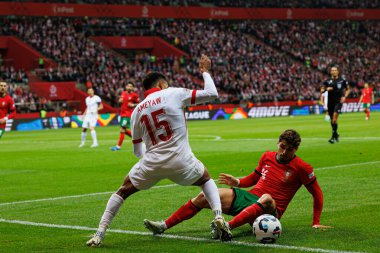 Michael Ameyaw, Pedro Neto, Polonya ve Portekiz milli takımları arasındaki UEFA Uluslar Ligi maçında PGE Narodowy 'da (Maciej Rogowski)