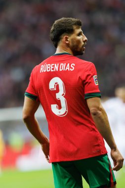 Ruben Dias, Polonya ve Portekiz milli takımları arasında PGE Narodowy 'de oynanan UEFA Uluslar Ligi maçında görüldü (Maciej Rogowski)