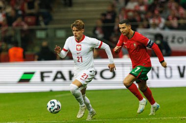 Nicola Zalewski, Cristiano Ronaldo, Polonya ve Portekiz milli takımları arasında oynanan UEFA Uluslar Ligi maçında PGE Narodowy 'da görüldü (Maciej Rogowski)