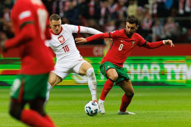 Piotr Zielinski, Bruno Fernandes UEFA Uluslar Ligi maçında PGE Narodowy 'de Polonya ve Portekiz milli takımları arasında görüldü (Maciej Rogowski)