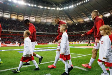 Max Oyedele, Piotr Zielinski, Karol Swiderski, Polonya ve Portekiz milli takımları arasında oynanan UEFA Uluslar Ligi maçında PGE Narodowy 'de görüldü (Maciej Rogowski)