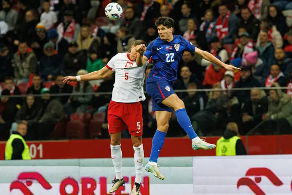 Jan Bednarek, Igor Matanoviç, Polonya ve Hırvatistan milli takımları arasında oynanan UEFA Uluslar Ligi maçında PGE Narodowy 'de (Maciej Rogowski)