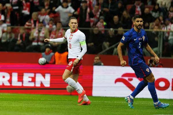 Piotr Zielinski ve Josip Sutalo, Polonya ve Hırvatistan milli takımları arasında oynanan UEFA Uluslar Ligi maçında PGE Narodowy 'de (Maciej Rogowski)