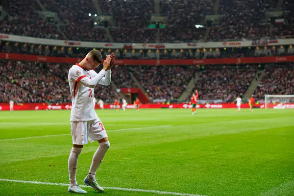 Sebastian Szymanski UEFA Uluslar Ligi maçında PGE Narodowy 'da Polonya ve Portekiz milli takımları arasında görüldü (Maciej Rogowski)