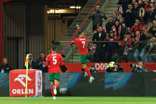 Cristiano Ronaldo, PGE Narodowy (Maciej Rogowski) 'de Polonya ve Portekiz milli takımları arasında oynanan UEFA Milletler Ligi maçında gol attıktan sonra kutlama yaparken görüldü.)