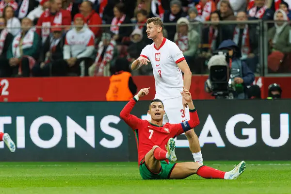 Pawel Dawidowicz ve Cristiano Ronaldo, Polonya ve Portekiz milli takımları arasında oynanan UEFA Uluslar Ligi maçında PGE Narodowy 'da (Maciej Rogowski)