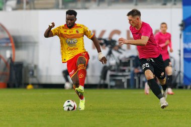 Stadion Zaglebia Lubin 'deki Zaglebie Lubin ve Jagiellonia Bialystok takımları arasında oynanan PKO BP Ekstraklasa maçı sırasında Afimico Pululu, Michal Nalepa (Maciej Rogowski)