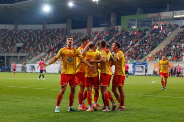 Jagiellonia oyuncuları, Stadyum Zaglebia Lubin 'deki Zaglebie Lubin ve Jagiellonia Bialystok takımları arasında oynanan PKO BP Ekstraklasa maçında gol üstüne gol atarken görüldü (Maciej Rogowski)