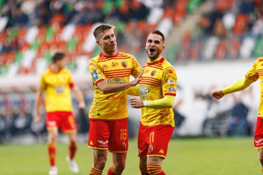 İsa İmaz, Michal Sacek, Stadyum Zaglebia Lubin 'deki Zaglebie Lubin ve Jagiellonia Bialystok takımları arasında oynanan PKO BP Ekstraklasa maçında gol attıktan sonra kutlama yaparken görüldü (Maciej Rogowski)
