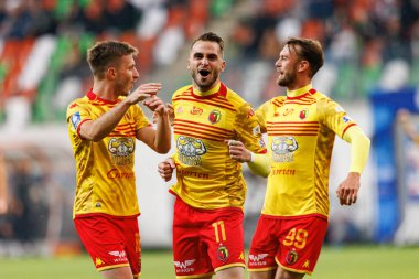 İsa İmaz, Michal Sacek, Kristoffer Normann Hansen, Stadyum Zaglebia Lubin 'deki (Maciej Rogowski) Zaglebie Lubin ve Jagiellonia Bialystok takımları arasındaki PKO BP Ekstraklasa maçında gol attıktan sonra kutlama yaparken görüldü.)