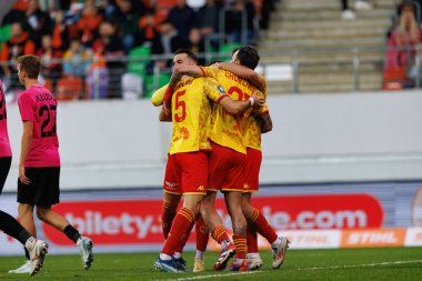 Jagiellonia oyuncuları, Stadyum Zaglebia Lubin 'deki Zaglebie Lubin ve Jagiellonia Bialystok takımları arasında oynanan PKO BP Ekstraklasa maçında gol attıktan sonra kutlama yaptılar (Maciej Rogowski)