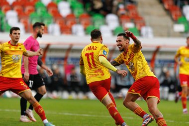Jesus Imaz ve Darko Churlinov, Stadion Zaglebia Lubin 'deki Zaglebie Lubin ve Jagiellonia Bialystok takımları arasında oynanan PKO BP Ekstraklasa maçında gol üstüne gol attılar.)