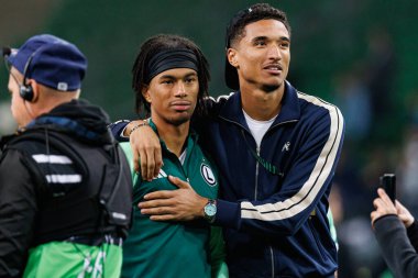 Max Oyedele, Marcel Mendes Dudzinski UEFA Avrupa Konferans Ligi maçında Stadion Miejski Legii Warszawa 'da Legia Warszawa ve Real Betis Balompie takımları arasında görüldü (Maciej Rogowski)