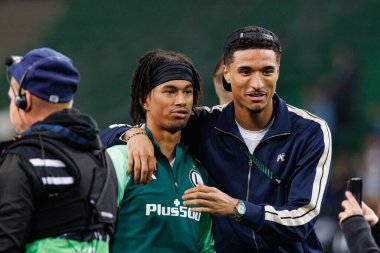 Max Oyedele, Marcel Mendes Dudzinski UEFA Avrupa Konferans Ligi maçında Stadion Miejski Legii Warszawa 'da Legia Warszawa ve Real Betis Balompie takımları arasında görüldü (Maciej Rogowski)