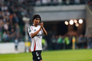 Max Oyedele, UEFA Avrupa Konferansı sırasında Stadion Miejski Legii Warszawa 'da Legia Warszawa ve Real Betis Balompie takımları arasında görüldü (Maciej Rogowski)