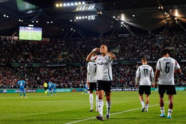 Steven Kapuadi, UEFA Avrupa Konferans Ligi maçında Stadion Miejski Legii Warszawa 'daki Legia Warszawa ve Real Betis Balompie takımları arasında attığı golü kutlarken görüldü. (Maciej Rogowski)
