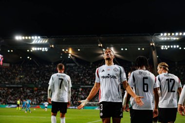 Steven Kapuadi, UEFA Avrupa Konferans Ligi maçında Stadion Miejski Legii Warszawa 'daki Legia Warszawa ve Real Betis Balompie takımları arasında attığı golü kutlarken görüldü. (Maciej Rogowski)