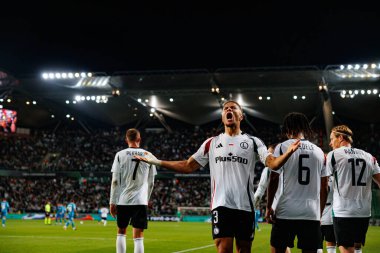Steven Kapuadi, UEFA Avrupa Konferans Ligi maçında Stadion Miejski Legii Warszawa 'daki Legia Warszawa ve Real Betis Balompie takımları arasında attığı golü kutlarken görüldü. (Maciej Rogowski)