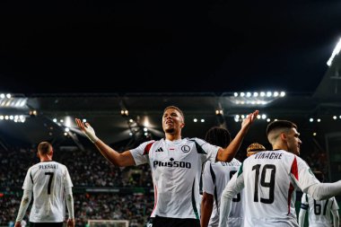 Steven Kapuadi, UEFA Avrupa Konferans Ligi maçında Stadion Miejski Legii Warszawa 'daki Legia Warszawa ve Real Betis Balompie takımları arasında attığı golü kutlarken görüldü. (Maciej Rogowski)