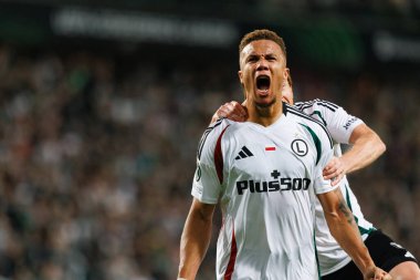 Steven Kapuadi, UEFA Avrupa Konferans Ligi maçında Stadion Miejski Legii Warszawa 'daki Legia Warszawa ve Real Betis Balompie takımları arasında attığı golü kutlarken görüldü. (Maciej Rogowski)