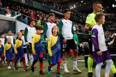 Bartosz Kapustka (# 67), Stadion Miejski Legii Warszawa 'daki Legia Warszawa ve Real Betis Balompie (Maciej Rogowski) takımları arasında oynanan Avrupa Konferans Ligi karşılaşmasında görüldü.)