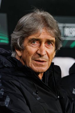 Manuel Pellegrini UEFA Avrupa Konferans Ligi maçında Stadion Miejski Legii Warszawa 'da Legia Warszawa ve Real Betis Balompie takımları arasında görüldü (Maciej Rogowski)