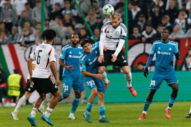 UEFA Avrupa Konferans Ligi maçında Stadion Miejski Legii Warszawa 'daki Legia Warszawa ve Real Betis Balompie (Maciej Rogowski)