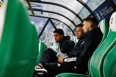 Stadyumdaki Radomiak Radom ve Puszcza Niepolomice takımları arasında oynanan PKO BP Ekstraklasa maçında Vagner Dias, Luizao ve Leonardo Rocha görüldü. Braci Czachorow (Maciej Rogowski)