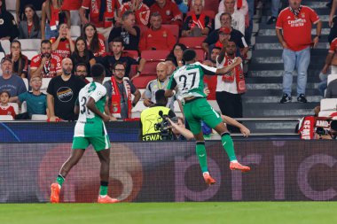 Antoni Milambo, SL Benfica ve Feyenoord (Maciej Rogowski) takımları arasındaki UEFA Şampiyonlar Ligi maçında gol attıktan sonra kutlama yaparken görüldü.)