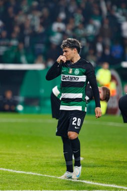 Maximiliano Araujo, Estadio Jose Alvalade 'de (Maciej Rogowski) oynayan Sporting CP ve CF Estrela Amadora takımları arasında oynanan Liga Portekiz maçında gol attıktan sonra kutlama yaparken görüldü.)