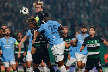 Sporting CP ve Manchester City FC (Maciej Rogowski) takımları arasında oynanan UEFA Şampiyonlar Ligi maçında her iki takımın oyuncuları)
