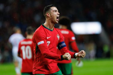 Cristiano Ronaldo, Estadio do Dragao 'daki Portekiz ve Polonya milli takımları arasında oynanan UEFA Milletler Ligi maçında gol attıktan sonra kutlama yaparken görüldü (Maciej Rogowski)