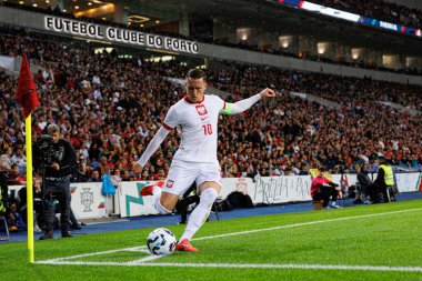 Piotr Zielinski, UEFA Uluslar Ligi maçında Portekiz ve Polonya milli takımları arasında Estadio do Dragao 'da görüldü (Maciej Rogowski)