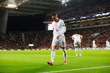 Piotr Zielinski, UEFA Uluslar Ligi maçında Portekiz ve Polonya milli takımları arasında Estadio do Dragao 'da görüldü (Maciej Rogowski)